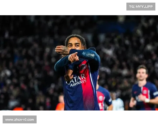 门德斯远射中柱，巴黎主场球迷虚惊一场