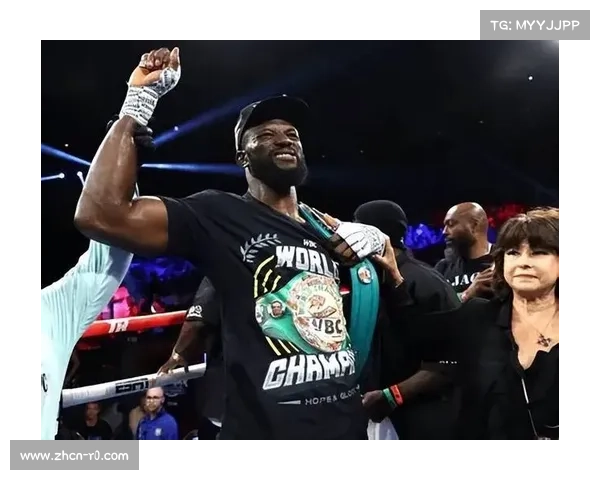 第四回合阿贾巴再次发力重创马丁，连续组合拳奠定胜局